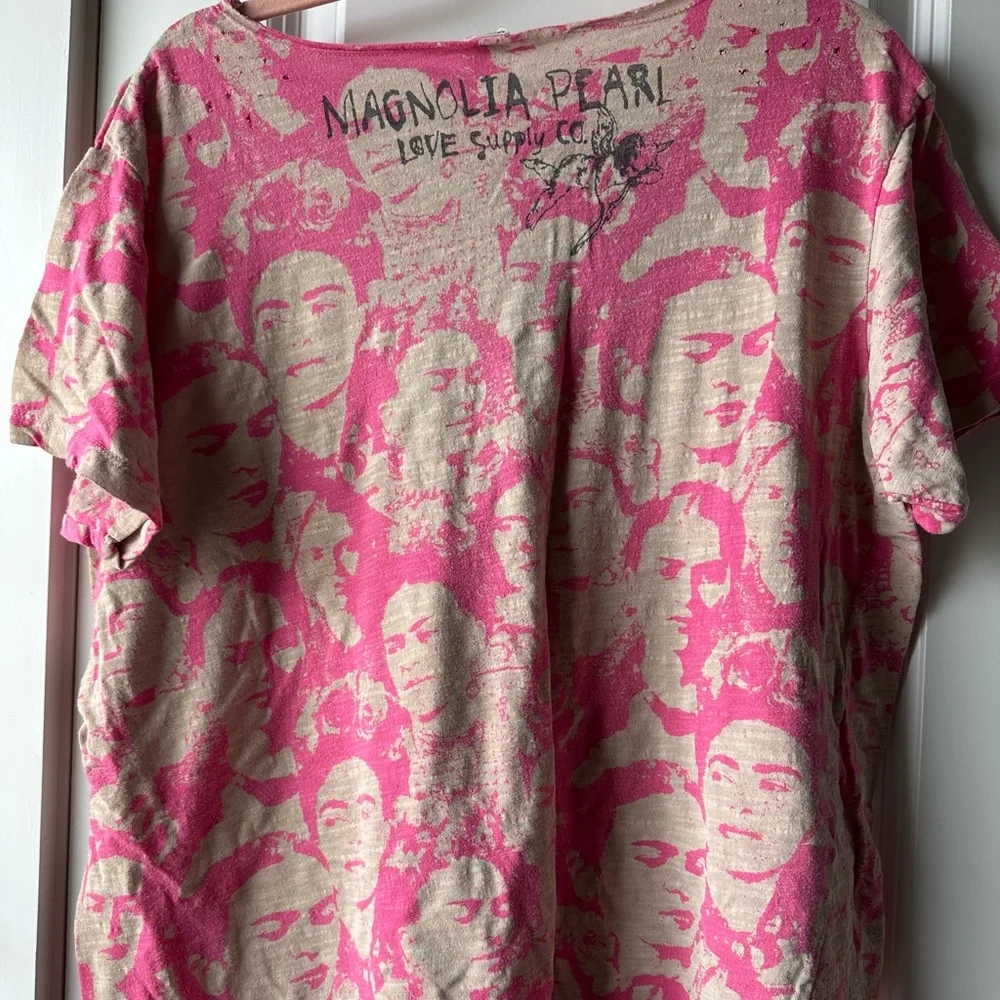 Magnolia Pearl. Mural Frida Europa Tee - Picture 3 of 4